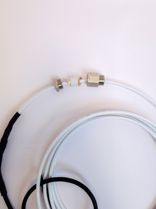 Готовый комплект саморегулирующегося греющего кабеля для водопровода в трубу с сальником 