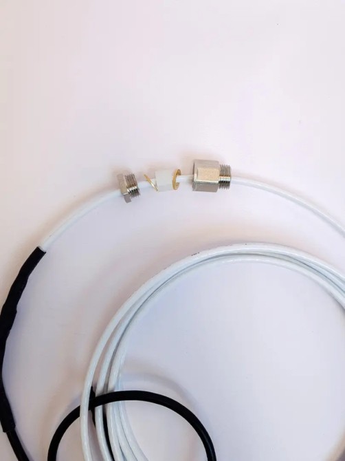 Готовый комплект саморегулирующегося греющего кабеля для водопровода в трубу с сальником 